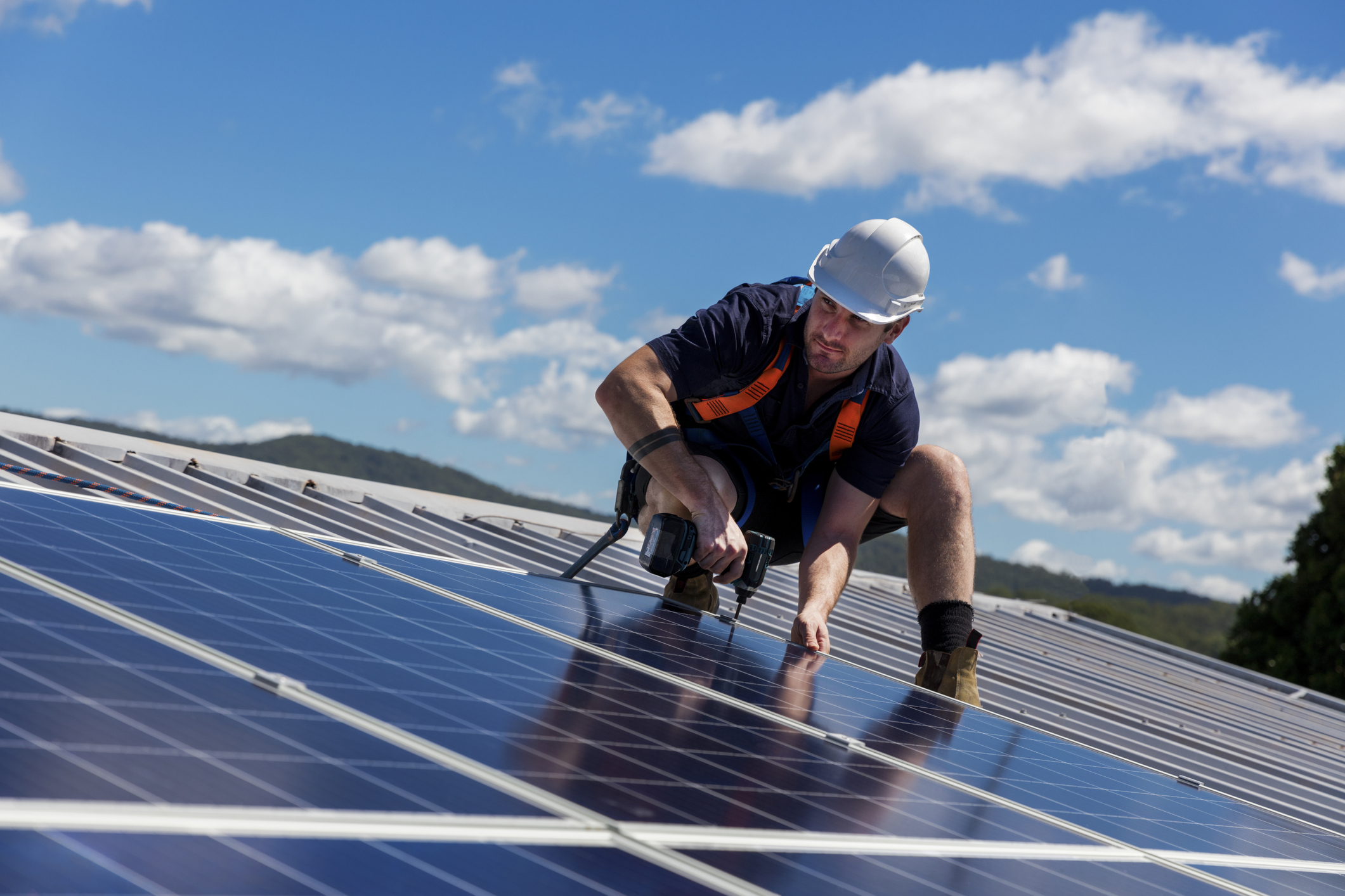 Montage Photovoltaik-Panels in Mumpf